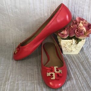 TORY BURCH Reva Size 8 coral leather ballerina flats slip ons loafers large logo